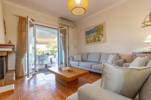 Villa Zephyros, 7 minute walk to Eglina Beach