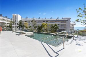 ViVi Homes - Dior Pool, Terrace & Sea View