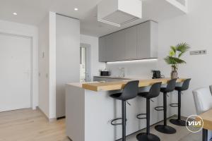 ViVi Homes - Dior Pool, Terrace & Sea View