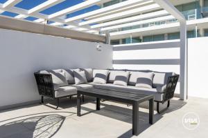 ViVi Homes - Dior Pool, Terrace & Sea View