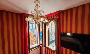 Superior Double or Twin Room with Canal View room in Messner Palace