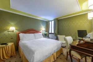 Classic Double or Twin Room room in Hotel Colombina