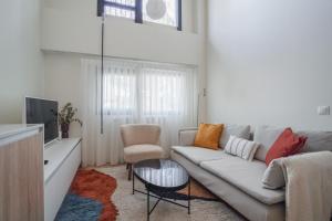 Modern duplex-2Bedrooms 2Bathrooms-Ventas - 4-звездочные отели в городе Мадрид