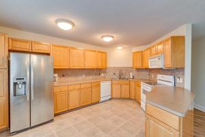 Downtown Kemah Rental about 3 Blocks to Boardwalk!