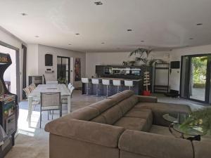 Villas VILLA 10 PERSONNES PISCINE JACUZZI SALLE DE SPORT : photos des chambres
