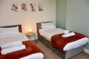 Cosy yet spacious, 3BR, Parking, Village Location