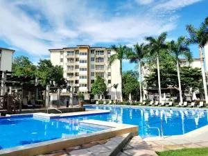 Family condo, pool, beach and surf - Patos