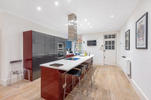 Casa Italia near Hyde Park & Kensington High Street - Wifi & Washing Machine - FREE Luggage Storage Available Nearby