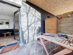 Charmant studio avec extérieur - Pézilla-la-Rivière