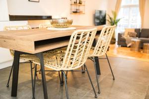 Central boutique 2 bed apt with unique balconies