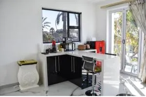 Posh Spot Gold Unit beautiful Beach View Apartment Sleeps 2 - Humewood