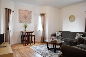 Cozy & Family Friendly Pittsburgh Home Sleeps 6