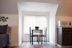 Unwind in a Bright Comfortable Apartment for 3