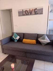 Appartements Studio proche de la gare avec le calme des vignes. : photos des chambres