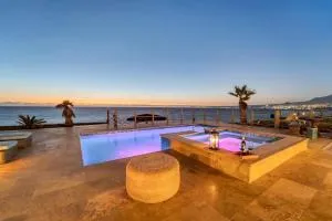 Stunning Luxury Ocean-Front Casa with Pool & Spa - Raulis
