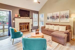 Cozy Cabin with Deck Less Than 1 Mi to Jack Frost Resort!