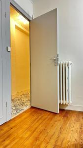 Appartements LE BORD DE LA LOIRE - chambre avec salle de bains commune : Chambre Double