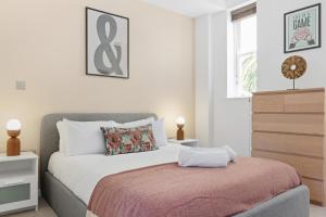 Urban Elegance - 2 Bed Luxury City Retreat