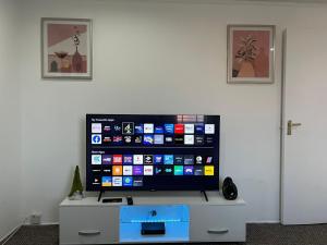 Birmingham Peculiar Apartment 2-Bedrooms