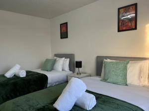 Birmingham Peculiar Apartment 2-Bedrooms