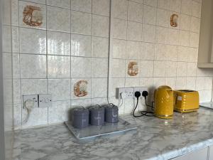 Birmingham Peculiar Apartment 2-Bedrooms