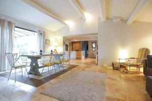 Villas Villa Lacoste Luberon piscine 4 ch 4 sdb (+ clim) : photos des chambres
