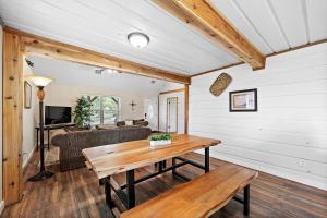 Old and Lost River Home on the river by Super Hosts instant book barbers hill wifi work space fishing hunting bird watching