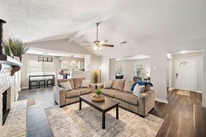 Large South Houston gem with covered patio seating