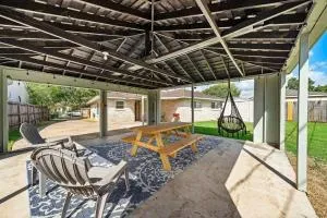 Large South Houston gem with covered patio seating - 皮尔兰