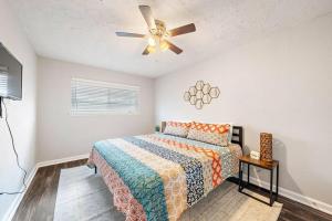 Large South Houston gem with covered patio seating