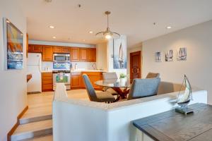 Bright Catalina Island Condo with Ocean Views!