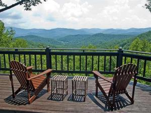 Four-Bedroom Holiday Home room in Over the Moon-Hot tub Pets Friendly Wifi Gameroom. Mountain View Wet Bar