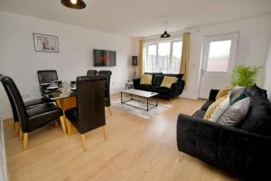 Highleys Nest - Fully Furnished Gem, Free Private Parking, Sky TV & Netflix