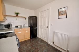 Highleys Nest - Fully Furnished Gem, Free Private Parking, Sky TV & Netflix