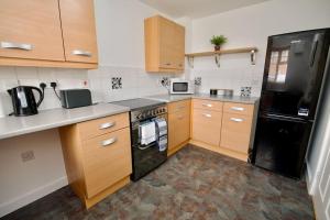 Highleys Nest - Fully Furnished Gem, Free Private Parking, Sky TV & Netflix