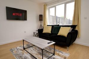 Highleys Nest - Fully Furnished Gem, Free Private Parking, Sky TV & Netflix