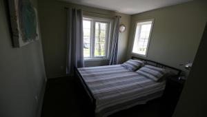 Pelican guest house. Village style living. Spend vacation time in Eco place!