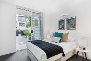 Comfy 2-Bed with Pool and Secure Parking