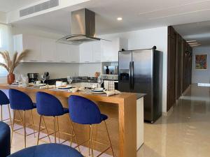 Camino al Mar Apartment Gold with Amazing View of the Ocean, Beach and Swimming Pool, 3 Rooms