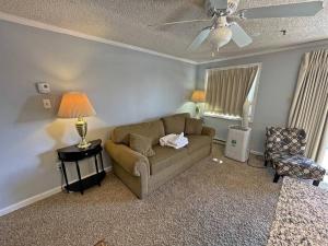 Stroll to Slopes, Village Area, Ski in-out MtLodge 237