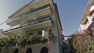 Apartments by the sea Gradac, Makarska - 22388 
