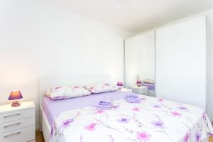 Apartments with parking space Split - 22452