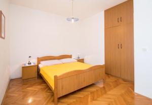 Apartments with parking space Kastel Stafilic, Kastela - 22665