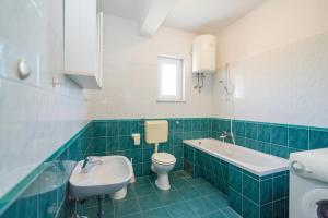 Apartments with parking space Kastel Stafilic, Kastela - 22665