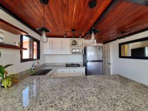 Penthouse, Ocean & Marina vws, Great 4 Remote Work