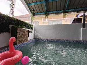 RUMAH MARYAM PRIVATE POOL DI PANTAI BESERAH