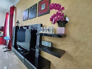 RUMAH MARYAM PRIVATE POOL DI PANTAI BESERAH