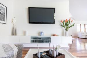 The Hampton Lodge with private pool on 25 acres