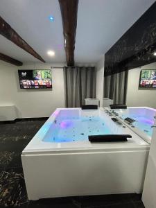 Valentino luxury suites