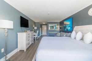 Beautifully Updated Queen Suite-Partial Ocean Views! Sea Mist 50601